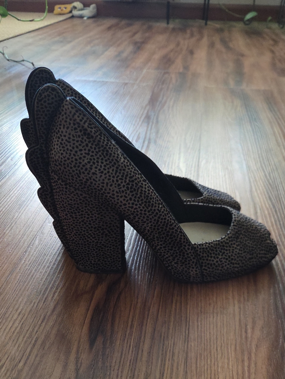 Golden Goose Grey Leopard Speckled Sculpted Wingback Block Heels Size 39